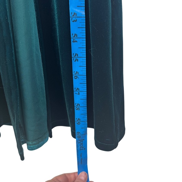 Lurelly Parisienne Velvet Floor Length Gown with Slit‎ Long Sleeve Formal Size 2 - Picture 10 of 16